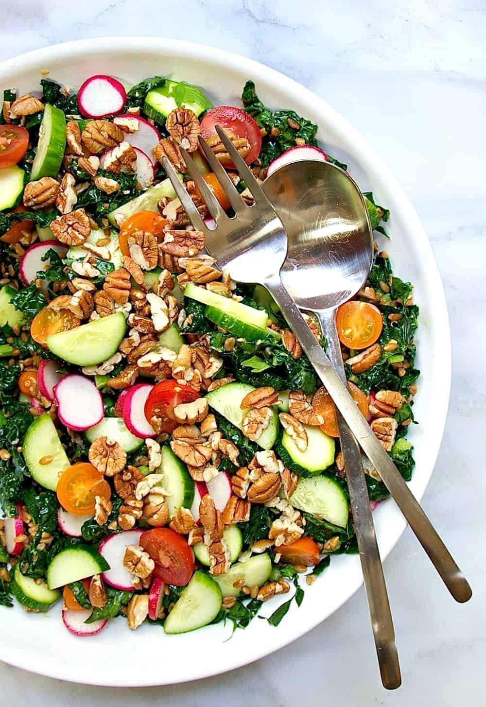 Summer Farro Salad (Loaded with crunchy veggies!) - Pinch and Swirl