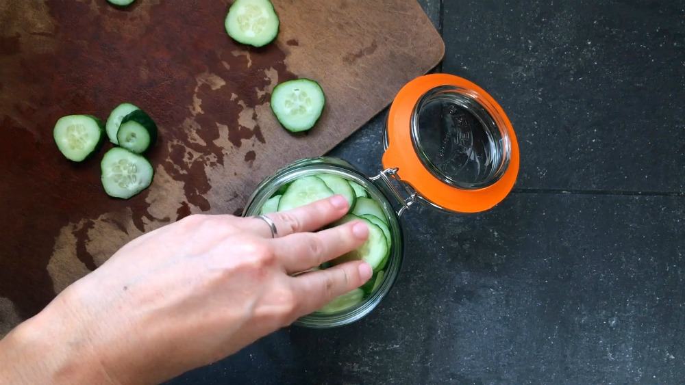 Easy Refrigerator Pickles (10 min / 4 Ingredients) - Pinch and Swirl