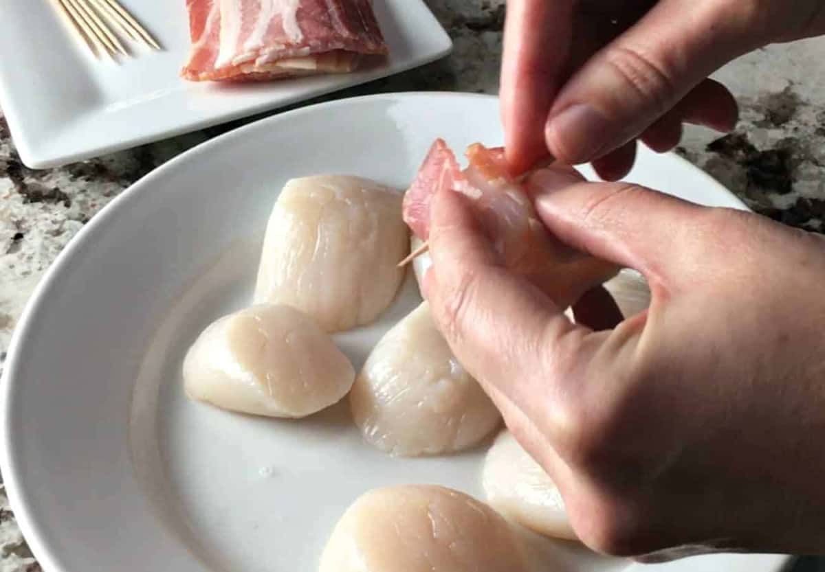 Easy Bacon Wrapped Scallops Pinch and Swirl