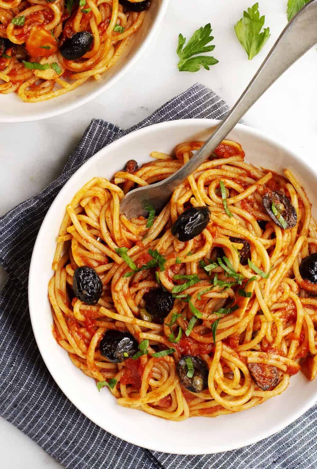 Spaghetti alla Puttanesca - Pinch and Swirl