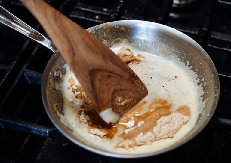 Turkey Gravy without Drippings (3 ingredients!) Pinch and Swirl