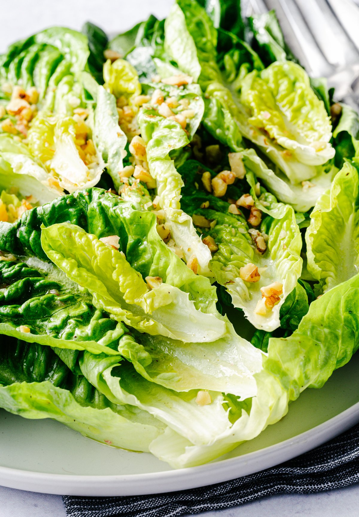 Little Gem salad with avocado cream and crispy pecans recipe